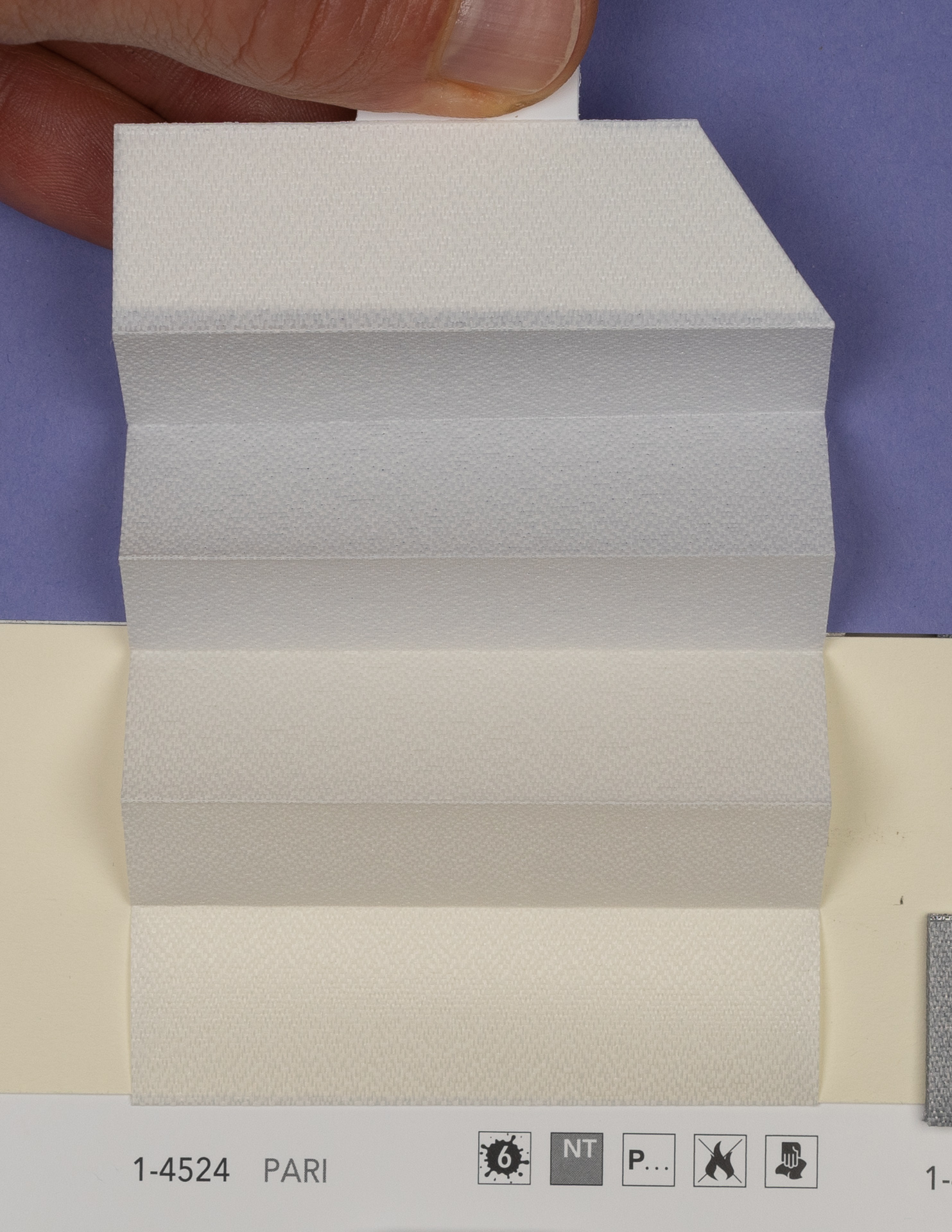 MHZ Plissee Stoff Muster aus der Farbkarte "19 Flame Retardant" | Material: 100 % PES