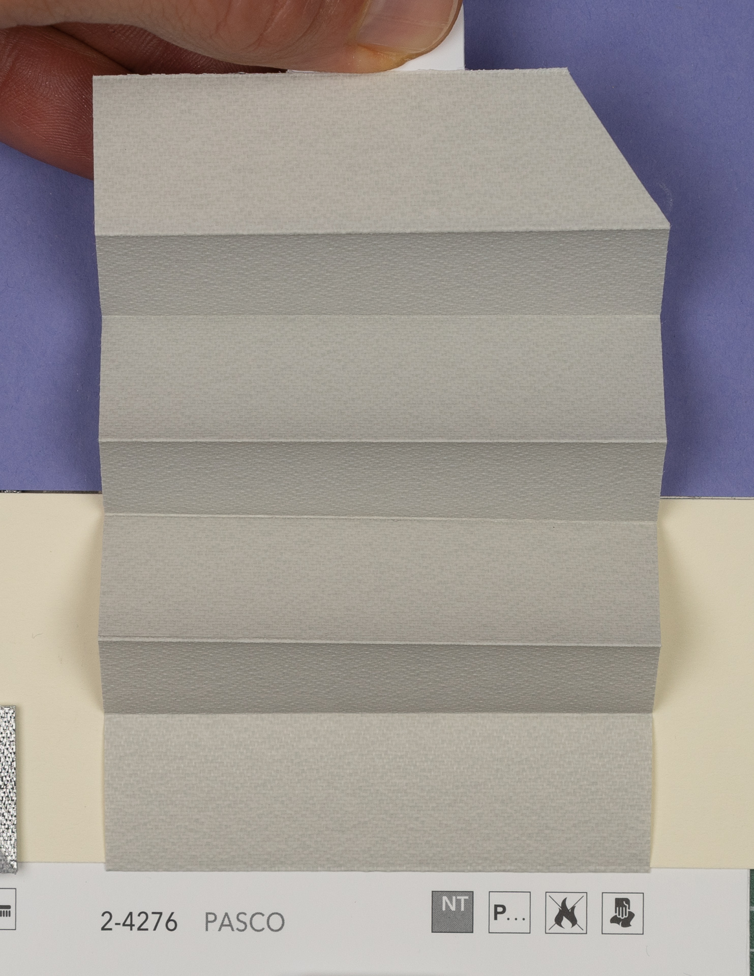 MHZ Plissee Stoff Muster aus der Farbkarte "19 Flame Retardant" | Material: 100 % PES