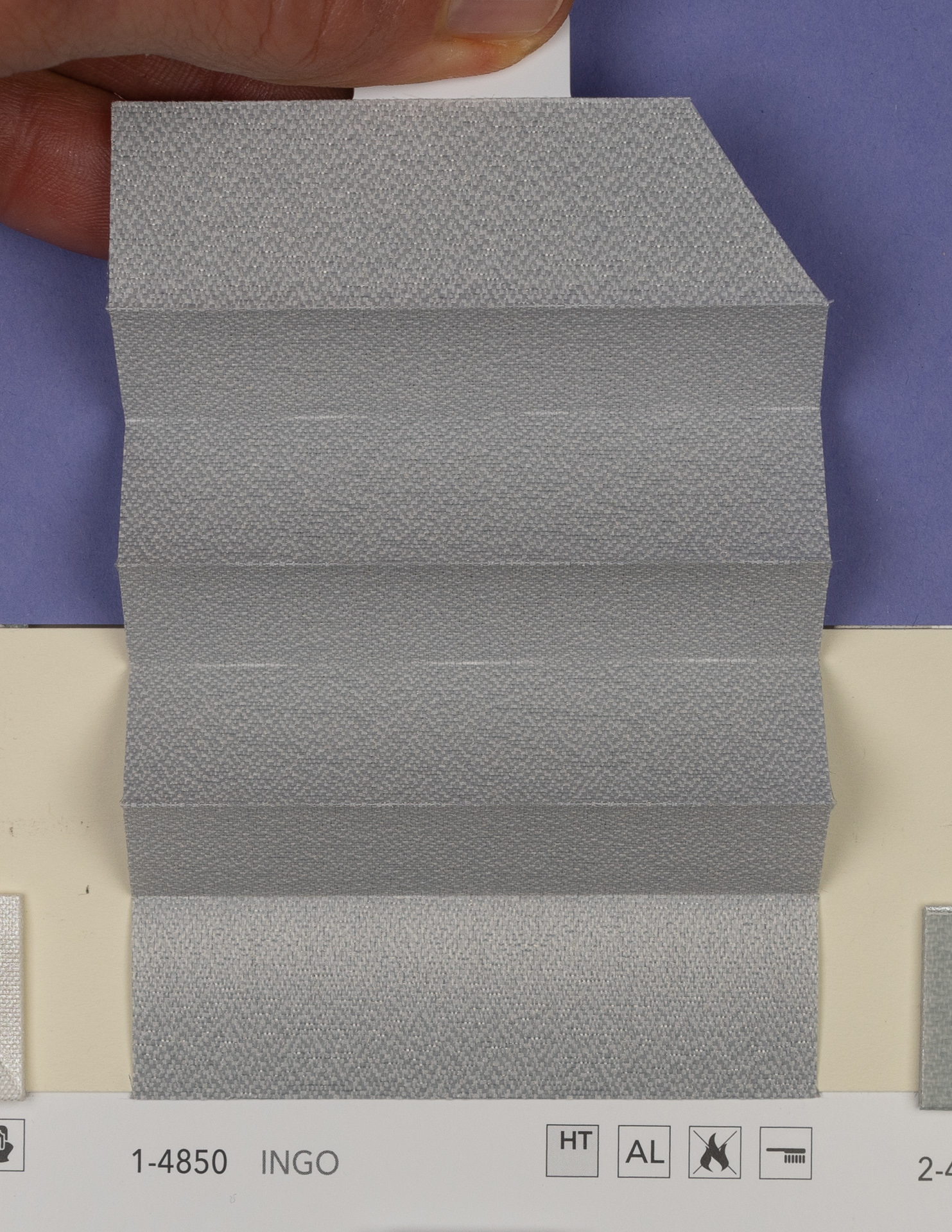 MHZ Plissee Stoff Muster aus der Farbkarte "19 Flame Retardant" | Material: 100 % PES