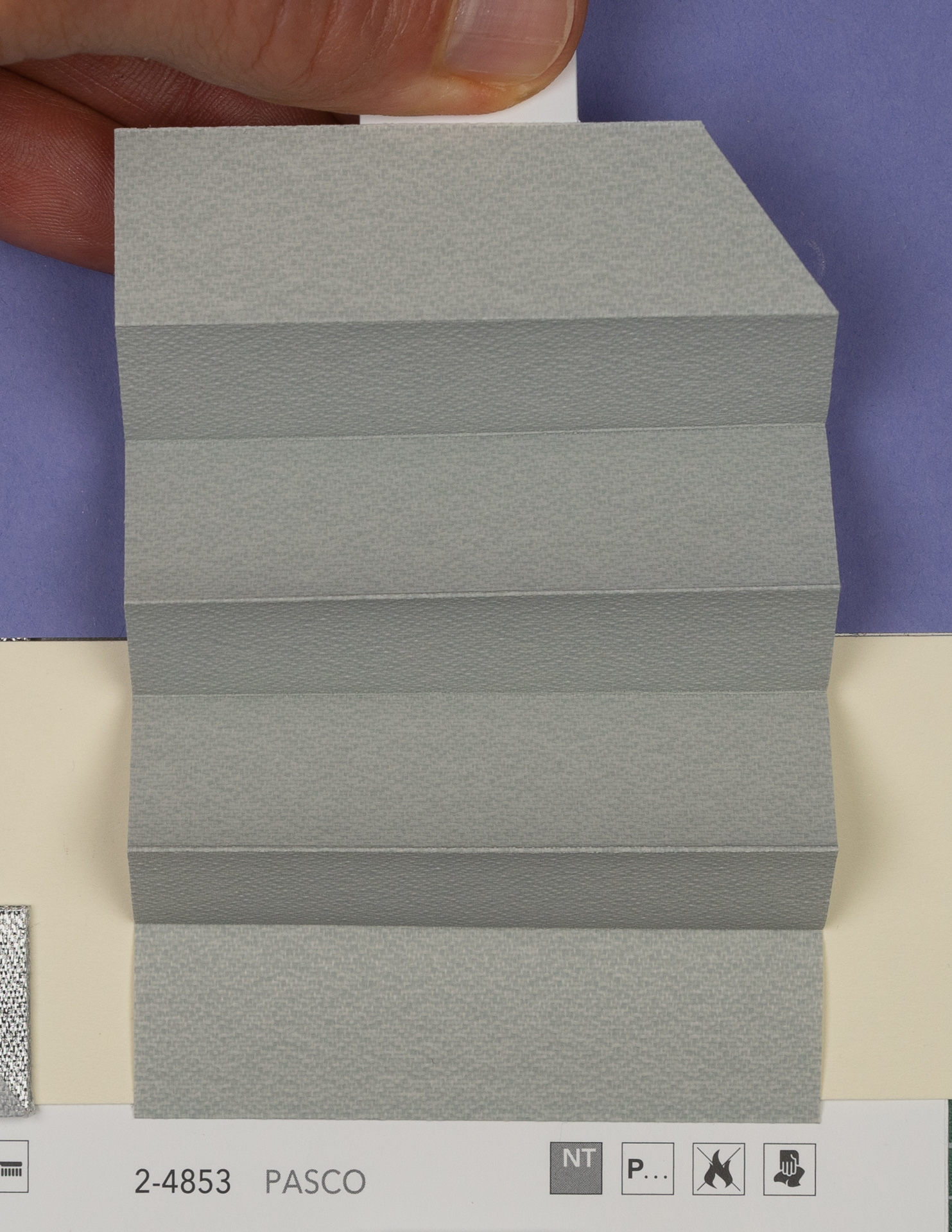 MHZ Plissee Stoff Muster aus der Farbkarte "19 Flame Retardant" | Material: 100 % PES