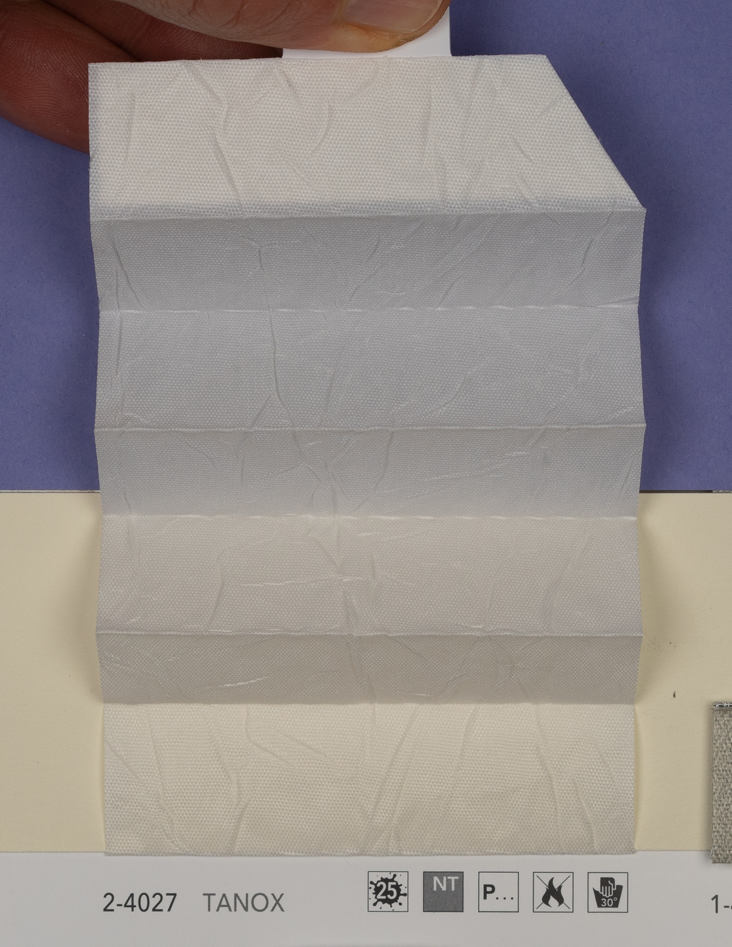 MHZ Plissee Stoff Muster aus der Farbkarte "19 Flame Retardant" | Material: 100 % PES