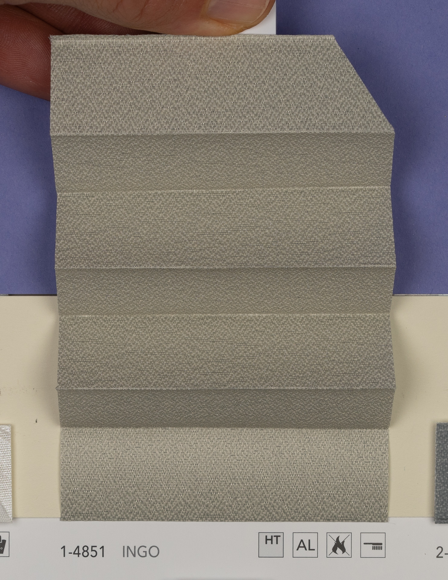 MHZ Plissee Stoff Muster aus der Farbkarte "19 Flame Retardant" | Material: 100 % PES