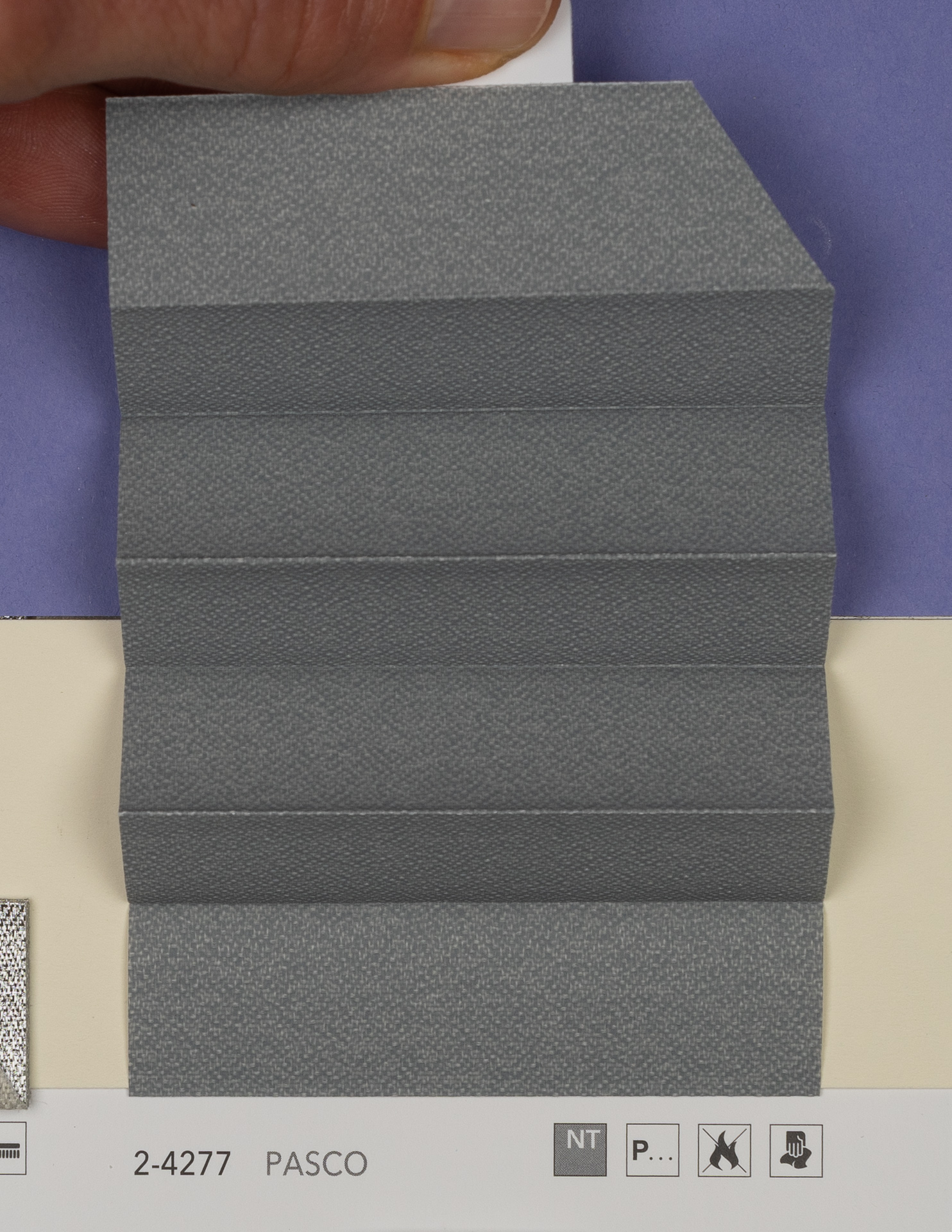 MHZ Plissee Stoff Muster aus der Farbkarte "19 Flame Retardant" | Material: 100 % PES