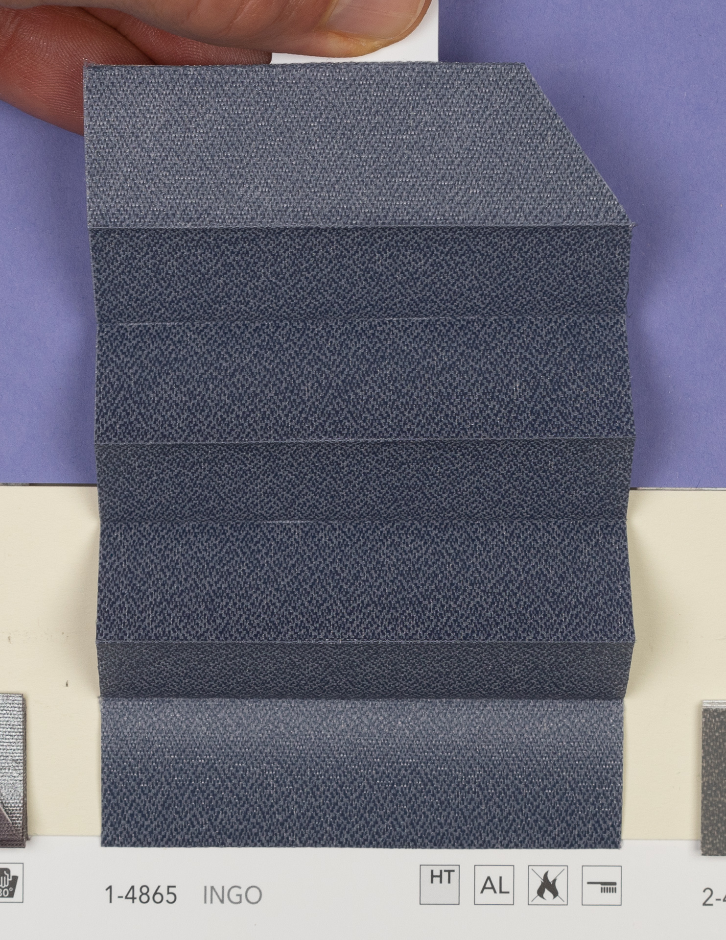 MHZ Plissee Stoff Muster aus der Farbkarte "19 Flame Retardant" | Material: 100 % PES