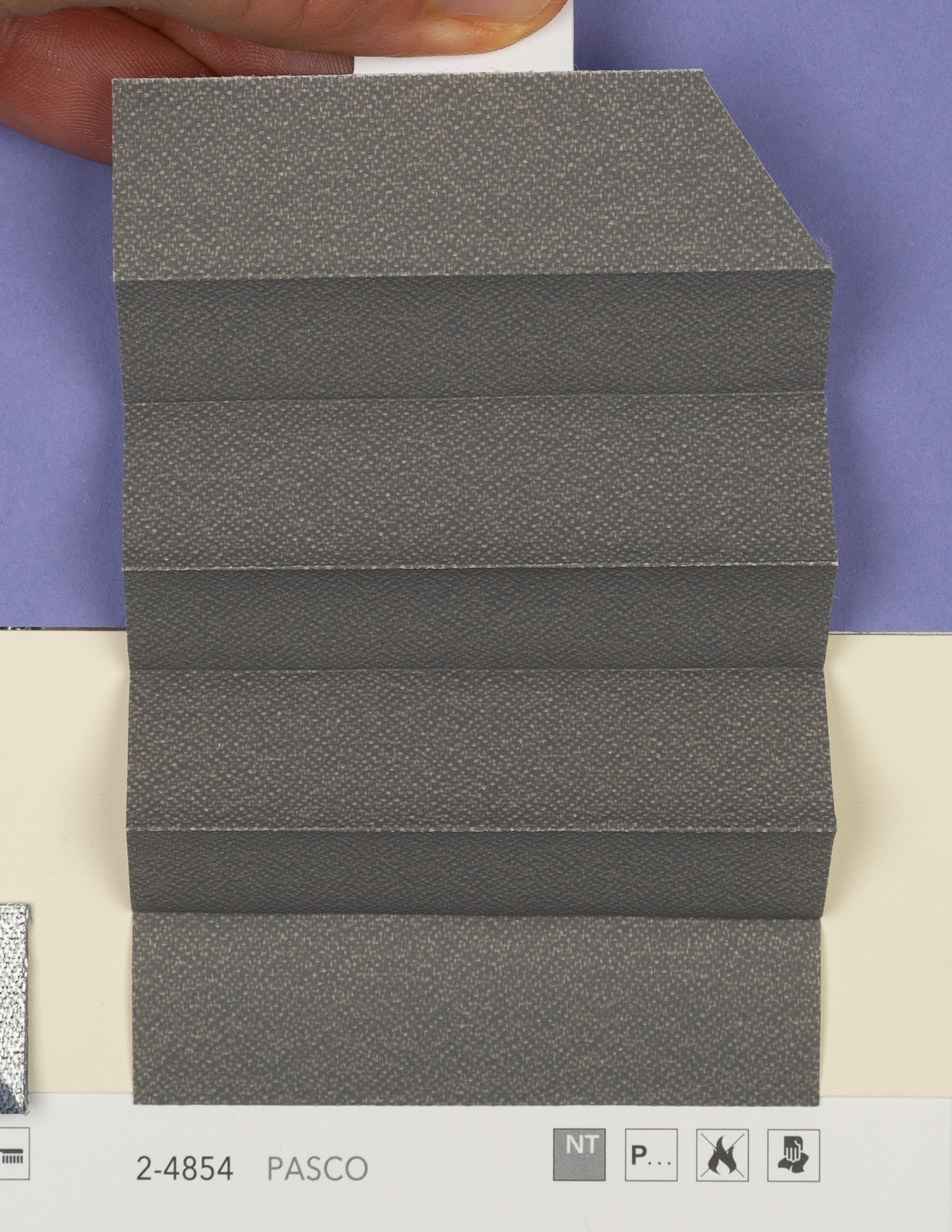 MHZ Plissee Stoff Muster aus der Farbkarte "19 Flame Retardant" | Material: 100 % PES