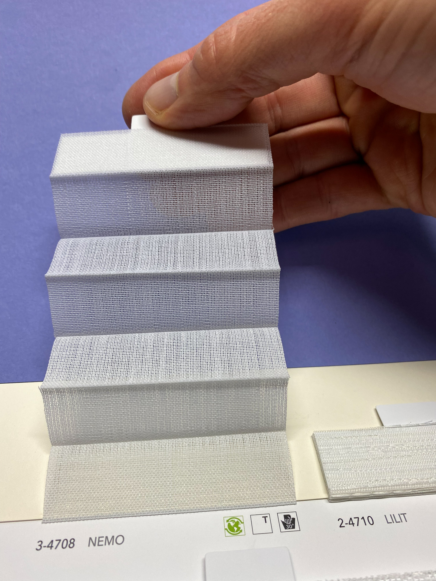 MHZ Plissee Stoff Muster aus der Farbkarte "2 white classics" | Material: 53 % RPES / 47 % SEAQUAL