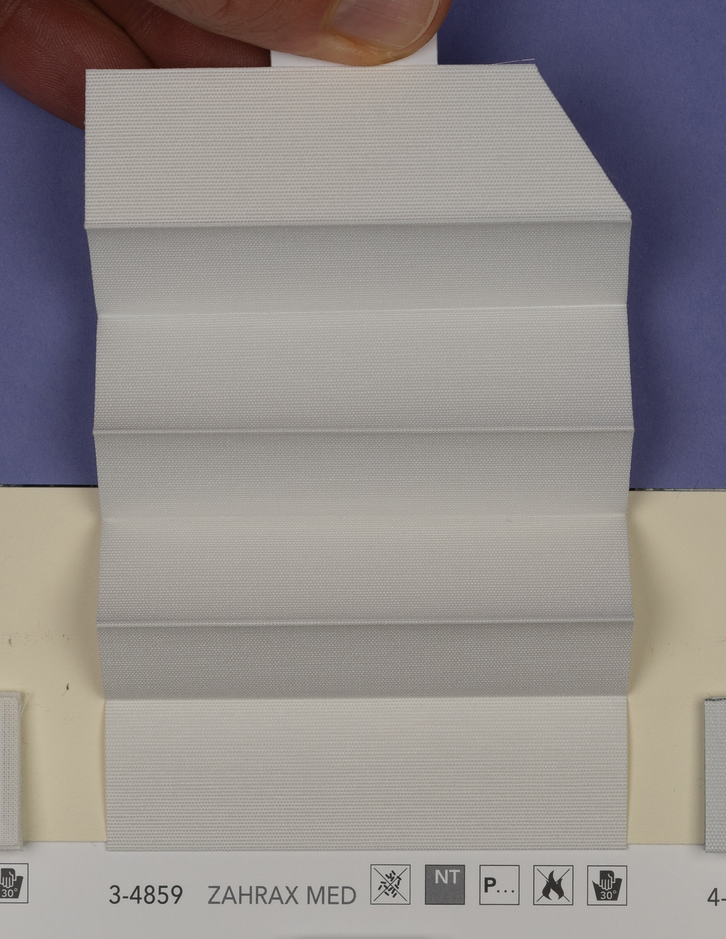 MHZ Plissee Stoff Muster aus der Farbkarte "20 Flame Retardant" | Material: 100 % PES