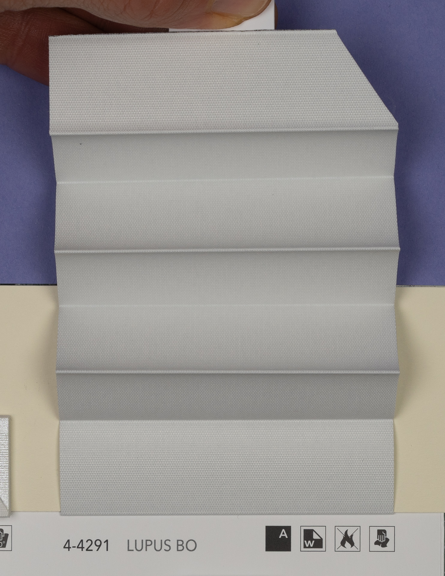 MHZ Plissee Stoff Muster aus der Farbkarte "20 Flame Retardant" | Material: 100 % PES