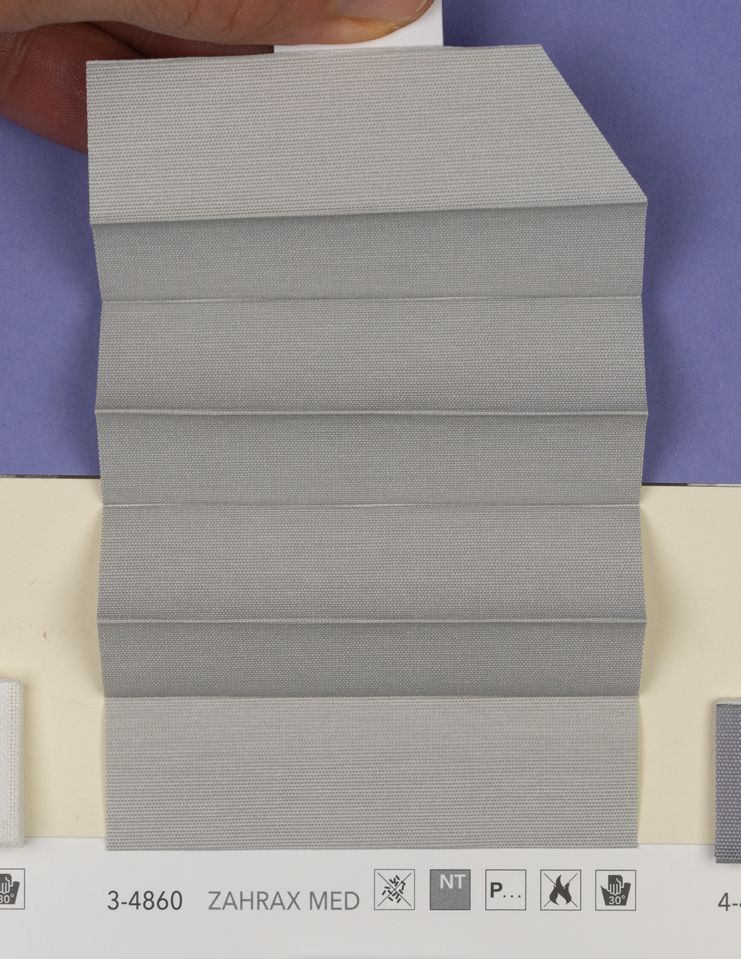 MHZ Plissee Stoff Muster aus der Farbkarte "20 Flame Retardant" | Material: 100 % PES