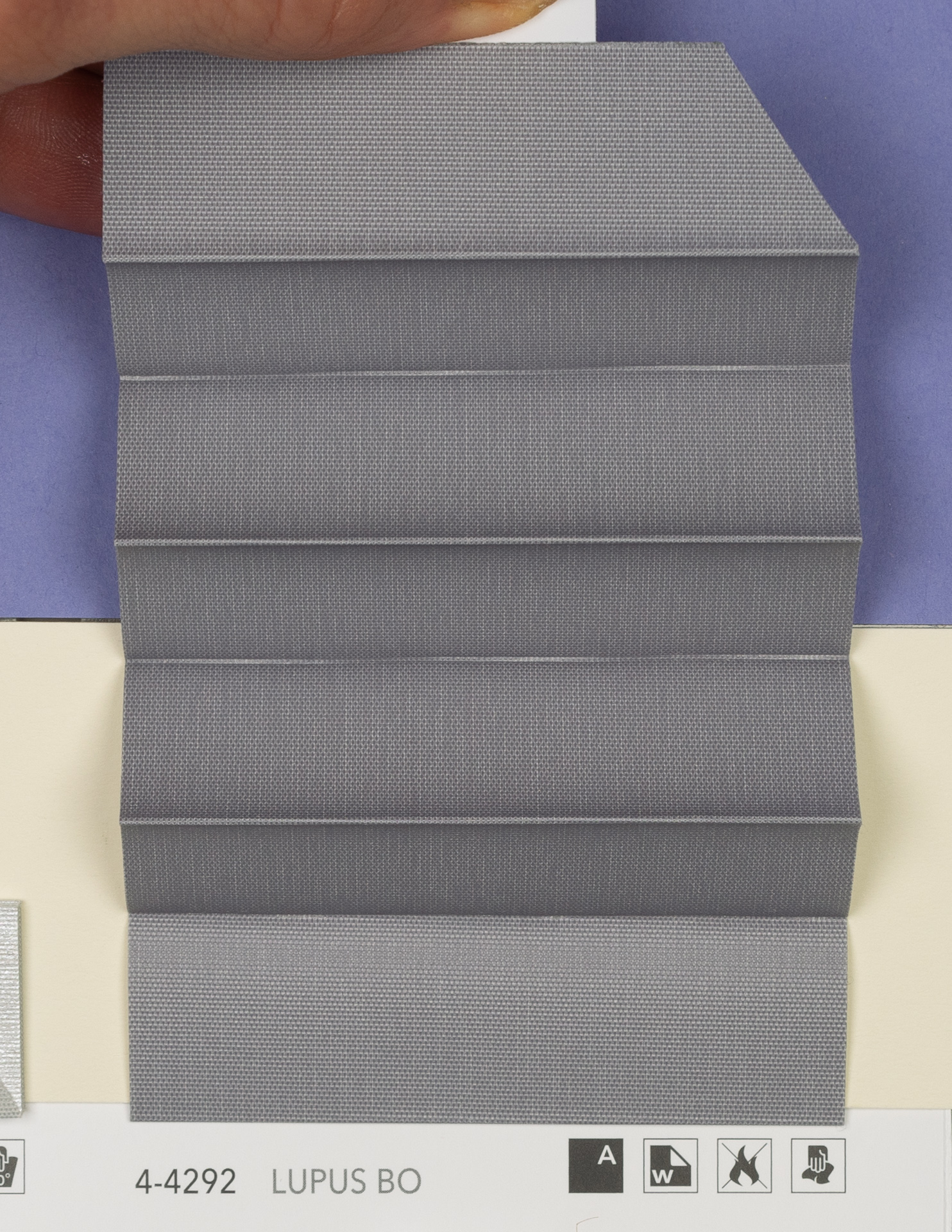 MHZ Plissee Stoff Muster aus der Farbkarte "20 Flame Retardant" | Material: 100 % PES