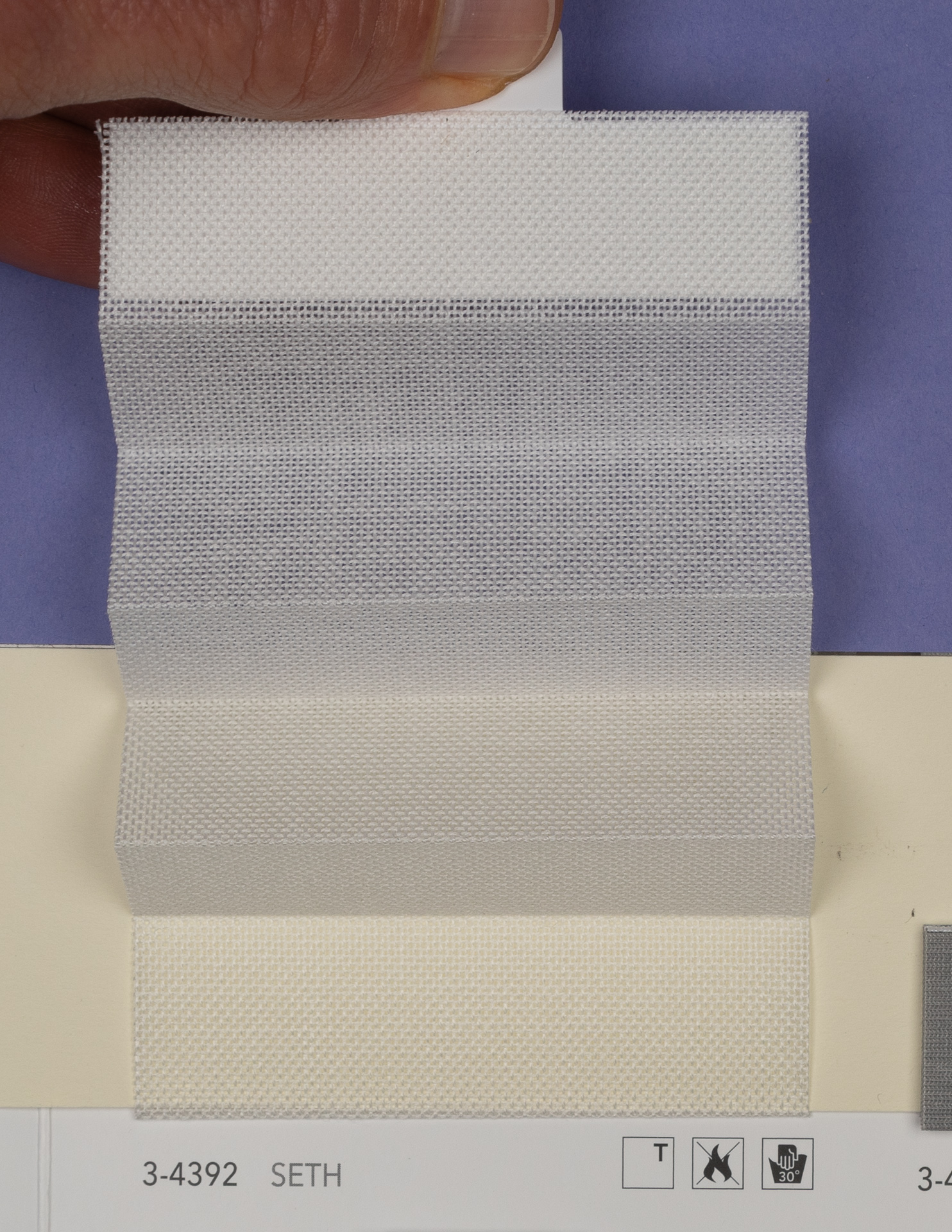 MHZ Plissee Stoff Muster aus der Farbkarte "20 Flame Retardant" | Material: 100 % PES Trevira CS