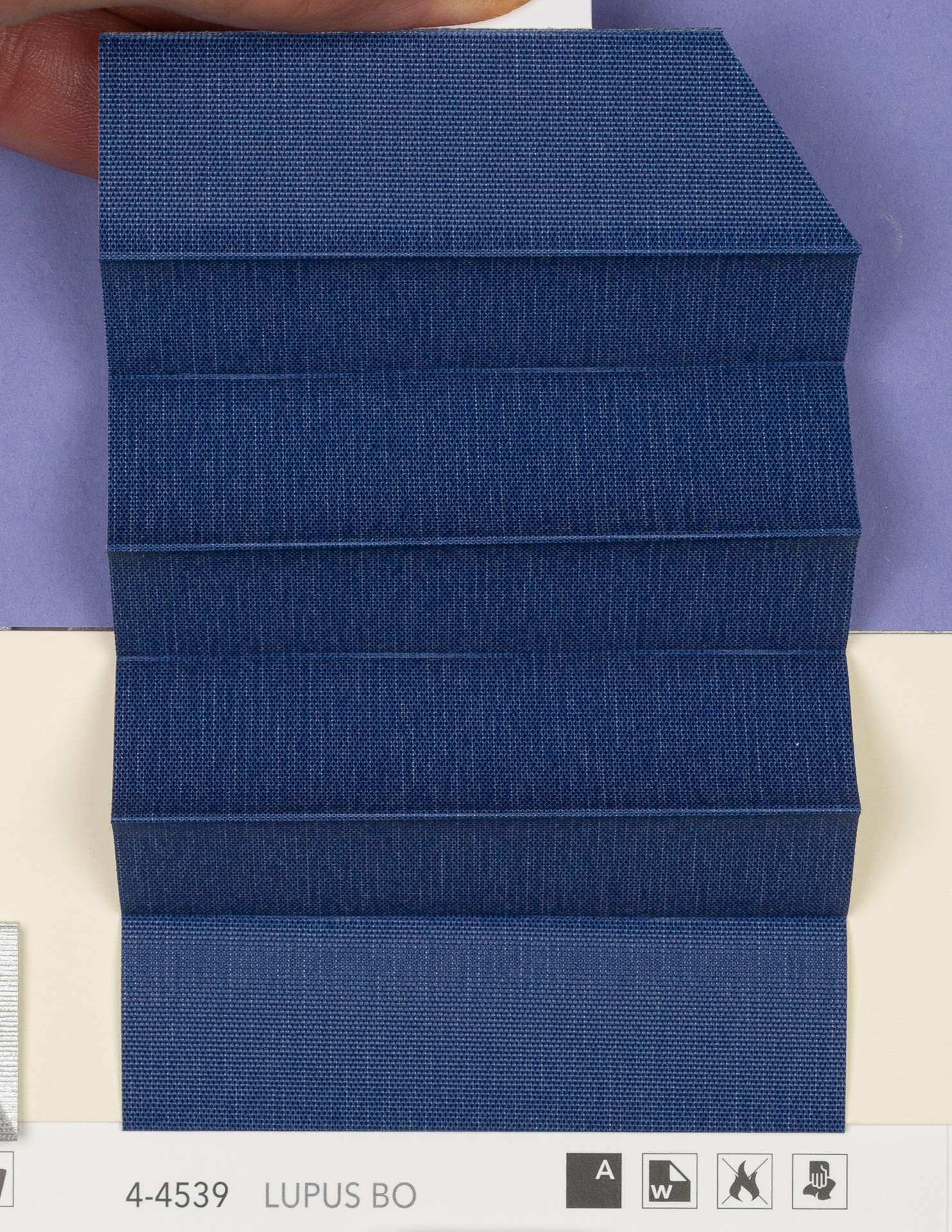 MHZ Plissee Stoff Muster aus der Farbkarte "20 Flame Retardant" | Material: 100 % PES