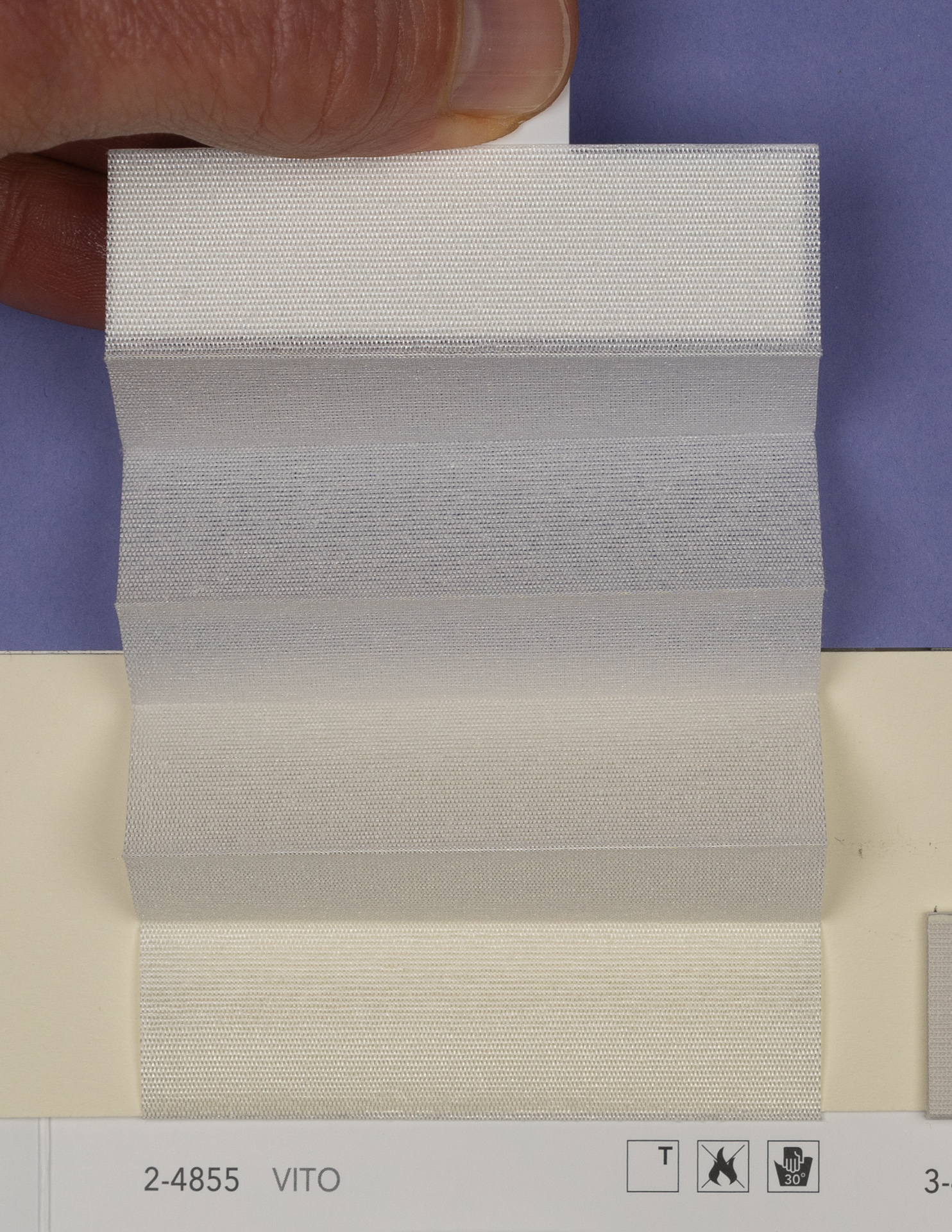 MHZ Plissee Stoff Muster aus der Farbkarte "20 Flame Retardant" | Material: 100 % PES Trevira CS