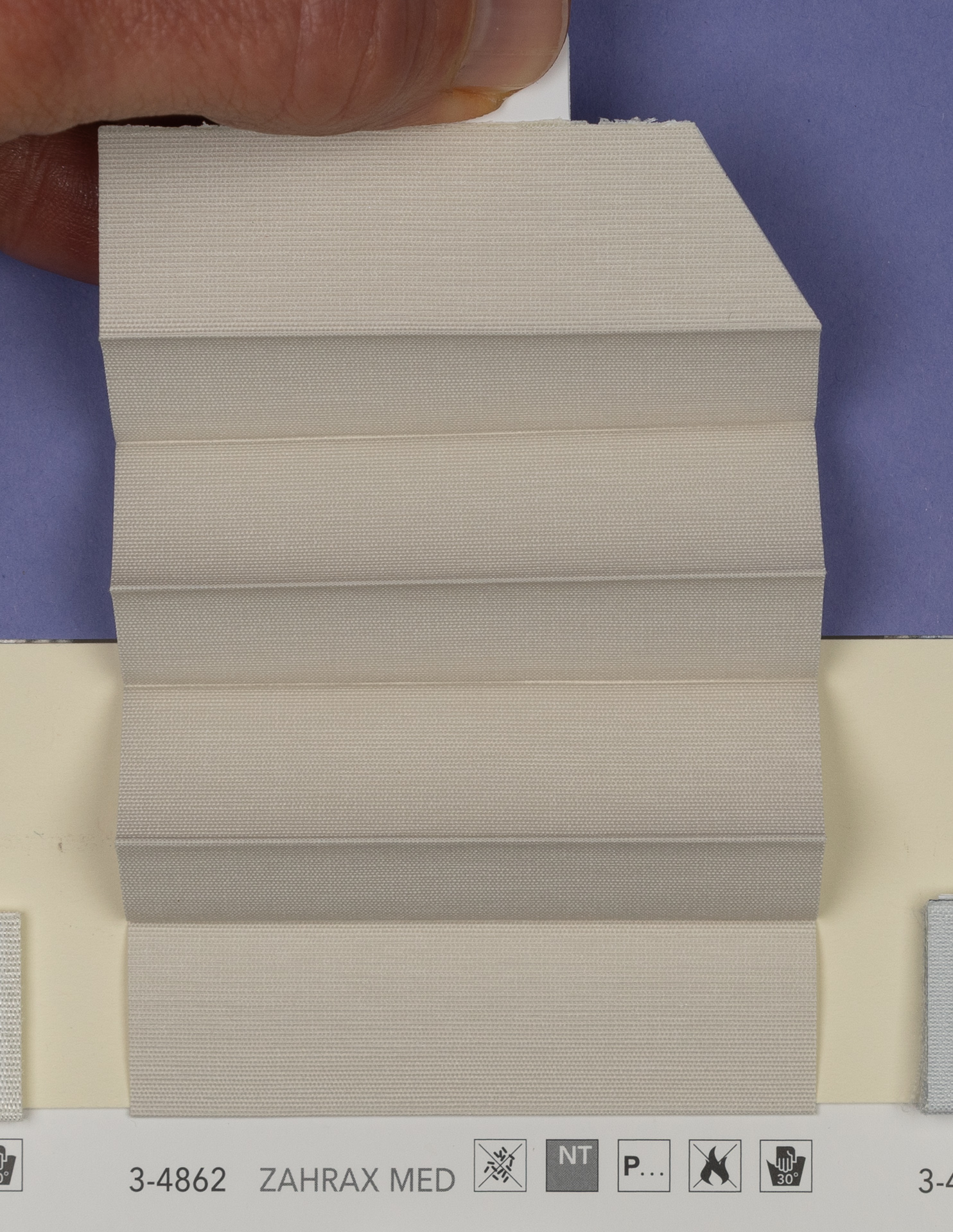 MHZ Plissee Stoff Muster aus der Farbkarte "20 Flame Retardant" | Material: 100 % PES