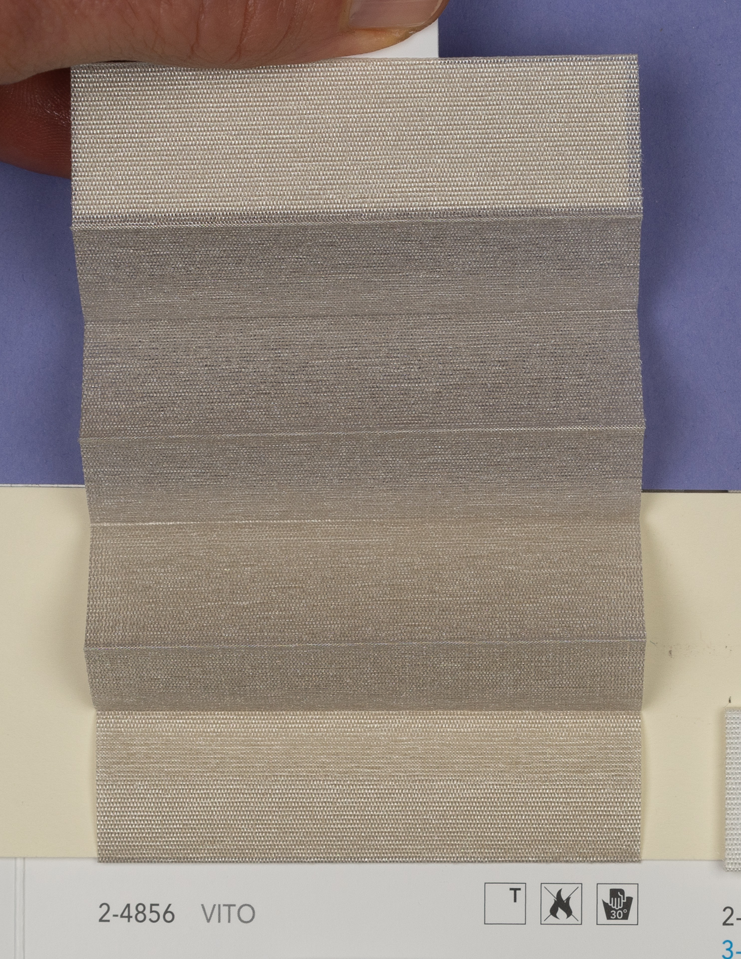 MHZ Plissee Stoff Muster aus der Farbkarte "20 Flame Retardant" | Material: 100 % PES Trevira CS