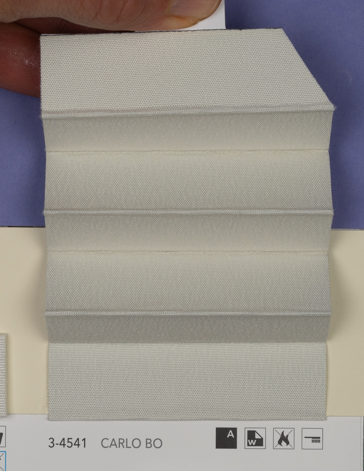 MHZ Plissee Stoff Muster aus der Farbkarte "20 Flame Retardant" | Material: 50 % PES / 50 % PES FR