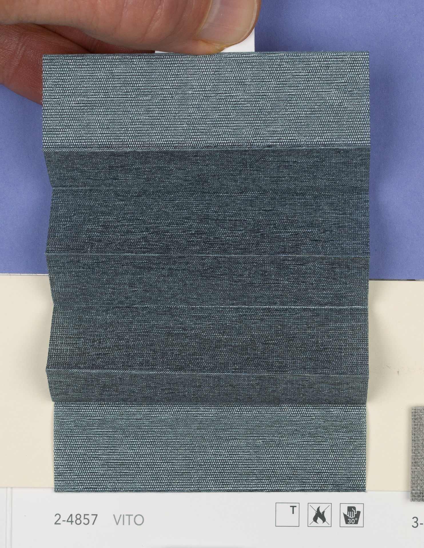 MHZ Plissee Stoff Muster aus der Farbkarte "20 Flame Retardant" | Material: 100 % PES Trevira CS