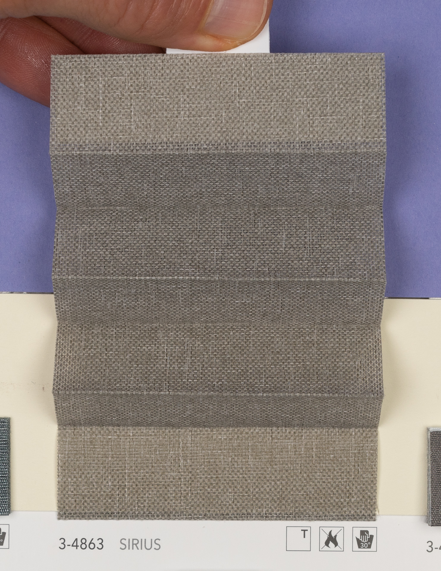 MHZ Plissee Stoff Muster aus der Farbkarte "20 Flame Retardant" | Material: 100 % PES Trevira CS