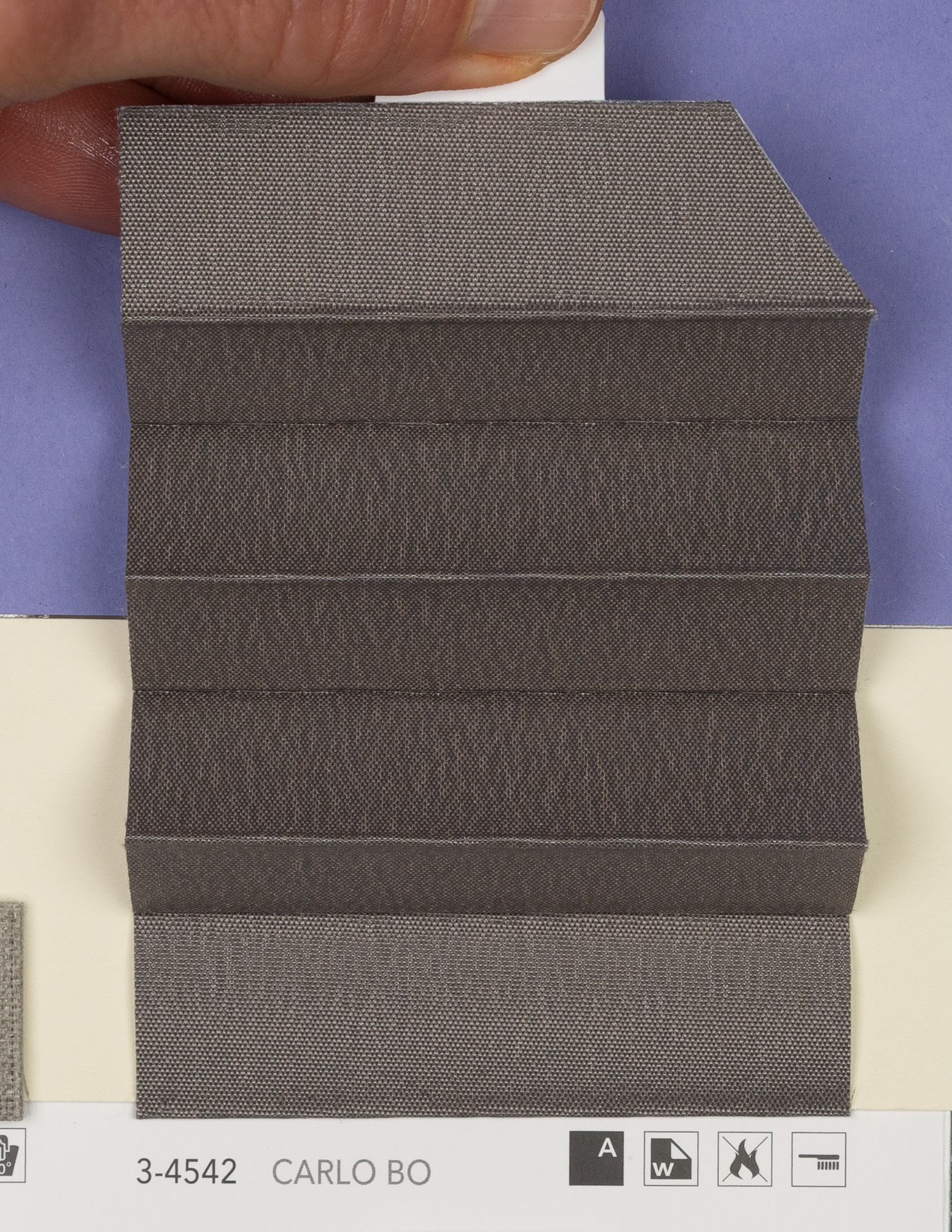 MHZ Plissee Stoff Muster aus der Farbkarte "20 Flame Retardant" | Material: 50 % PES / 50 % PES FR