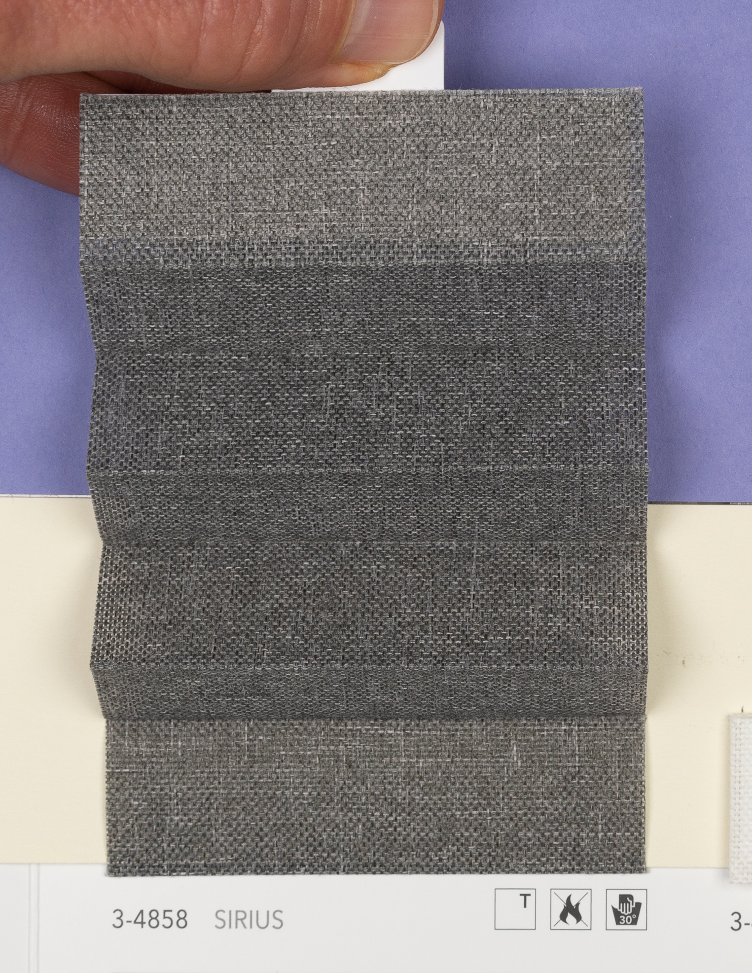 MHZ Plissee Stoff Muster aus der Farbkarte "20 Flame Retardant" | Material: 100 % PES Trevira CS