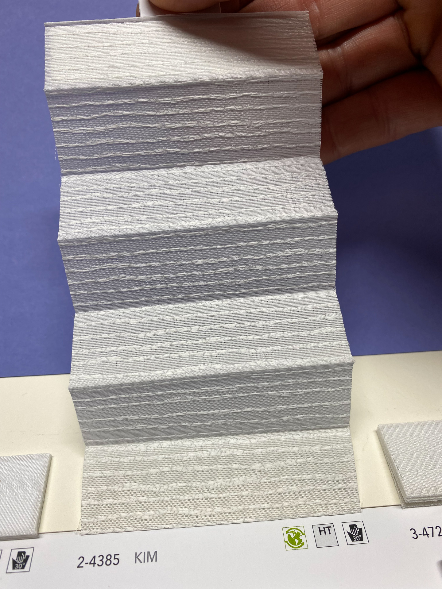 MHZ Plissee Stoff Muster aus der Farbkarte "3 white classics" | Material: 57 % PES / 43 % RPES