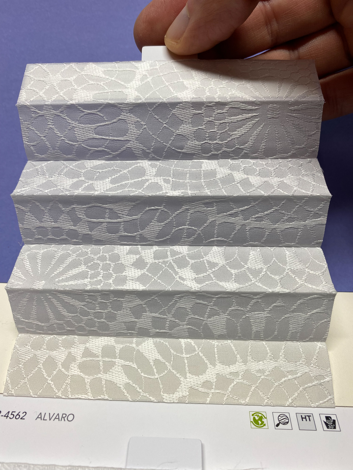 MHZ Plissee Stoff Muster aus der Farbkarte "3 white classics" | Material: 51 % RPES / 49 % PES