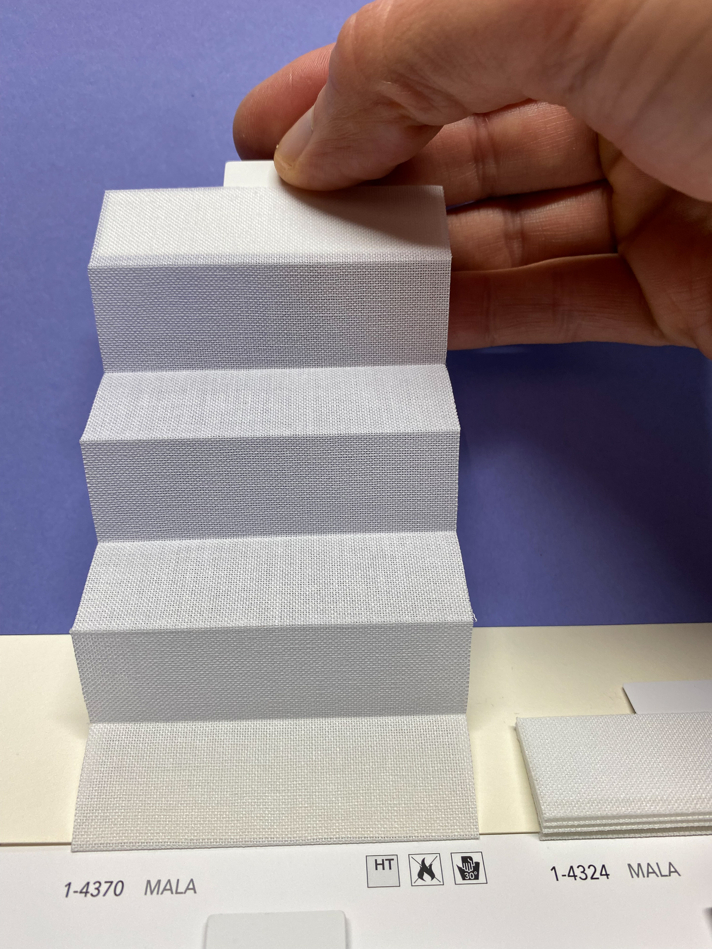 MHZ Plissee Stoff Muster aus der Farbkarte "4 white classics" | Material: 100 % PES Trevira CS