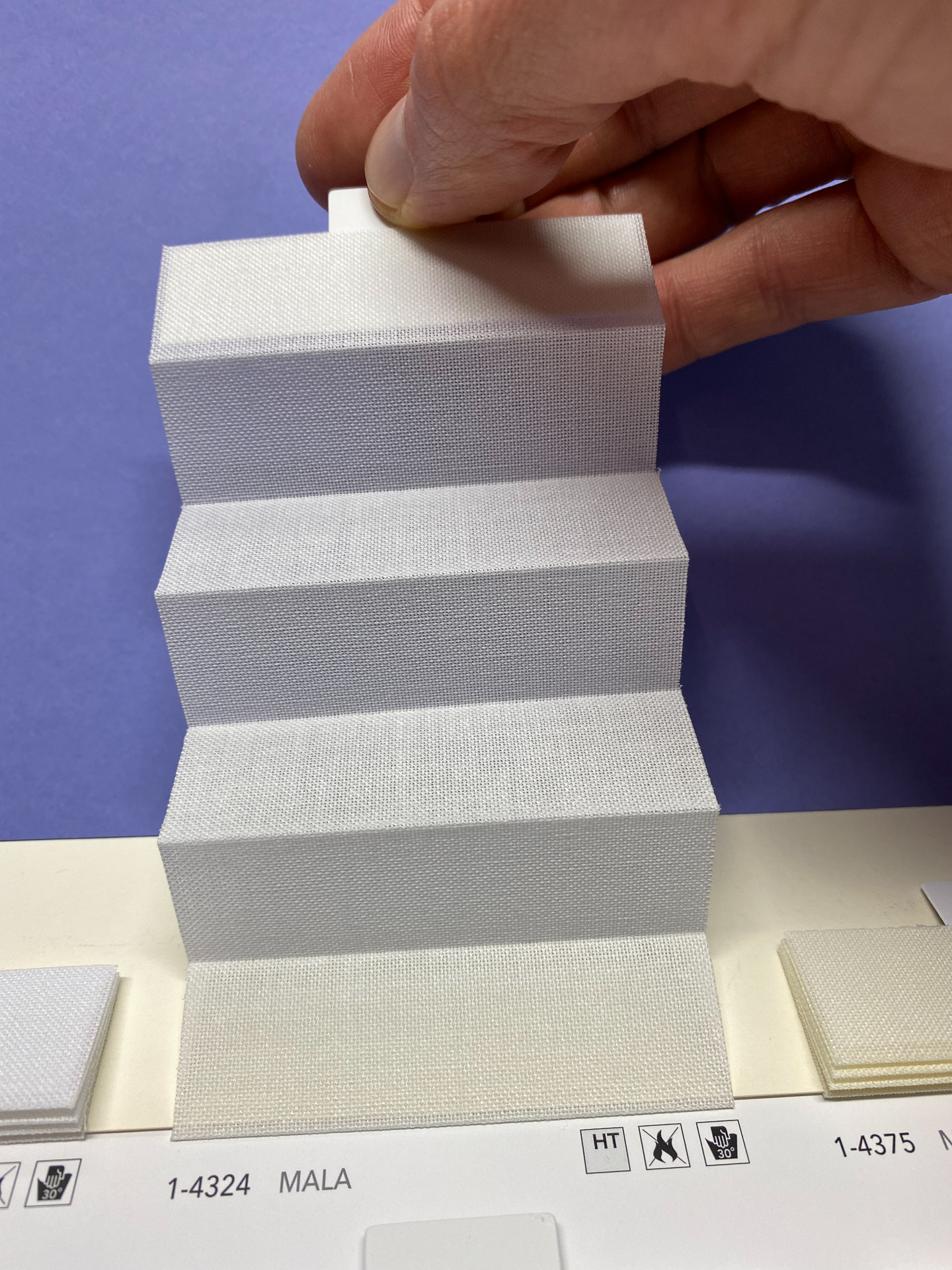 MHZ Plissee Stoff Muster aus der Farbkarte "4 white classics" | Material: 100 % PES Trevira CS