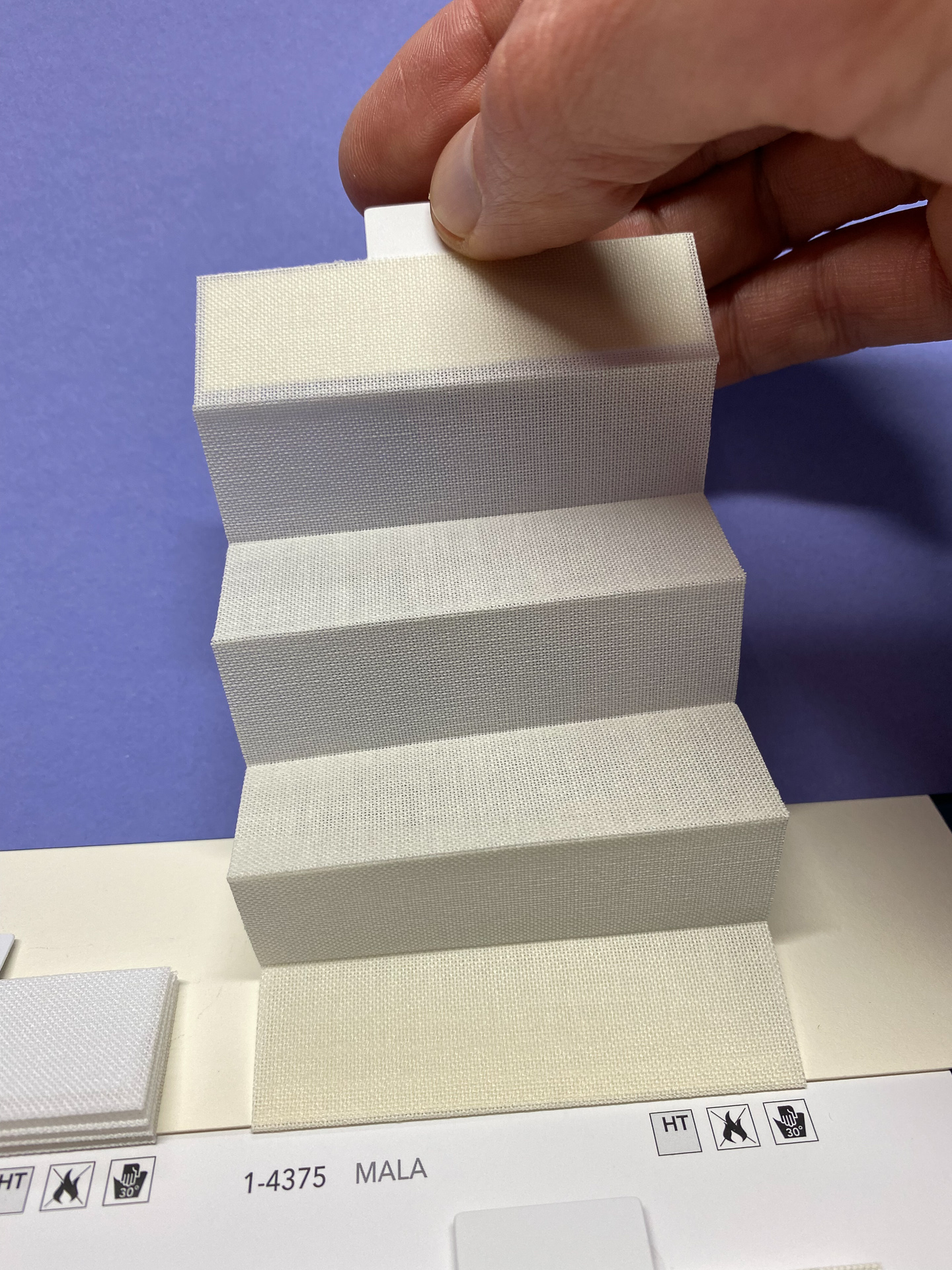 MHZ Plissee Stoff Muster aus der Farbkarte "4 white classics" | Material: 100 % PES Trevira CS