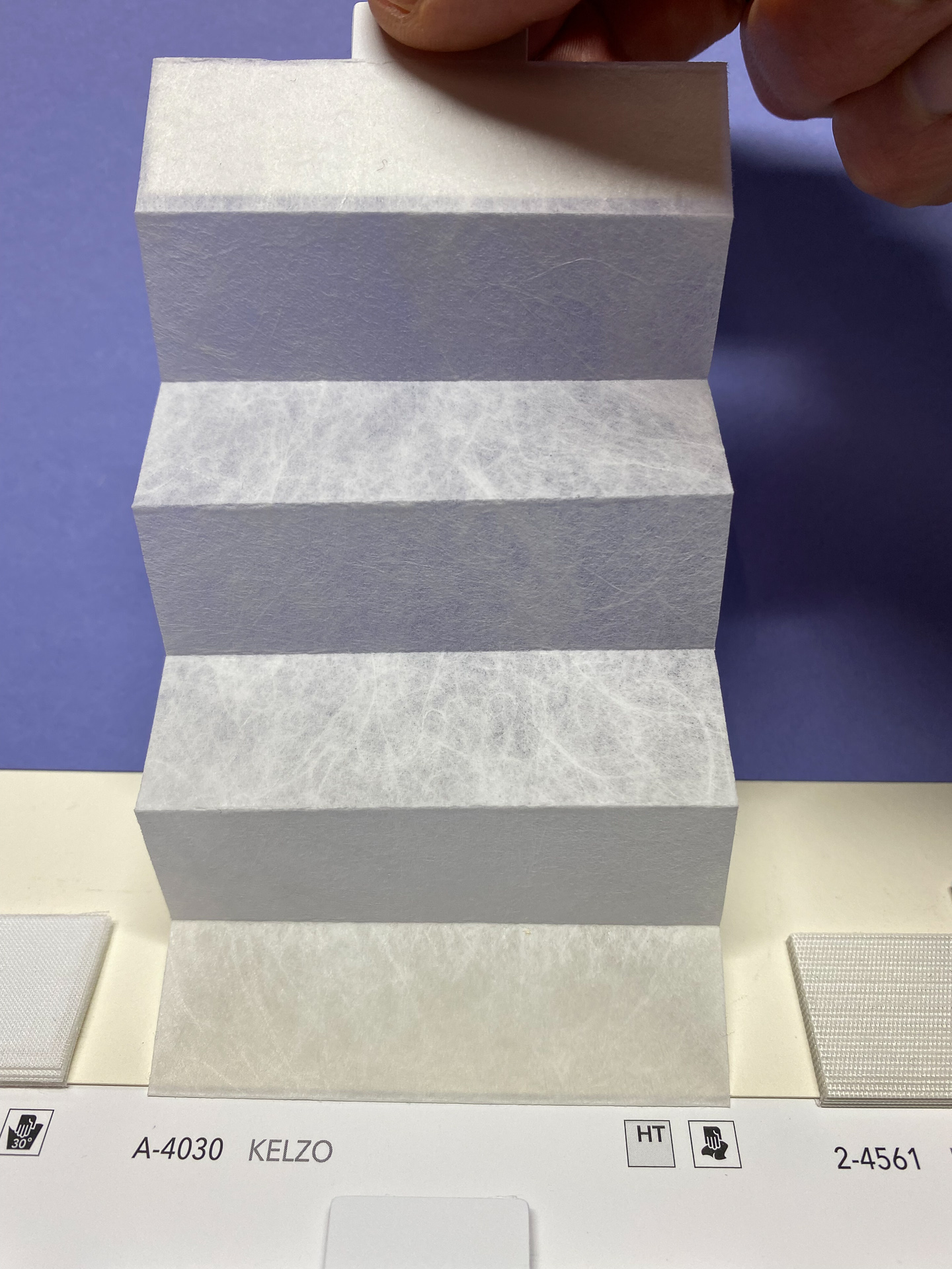 MHZ Plissee Stoff Muster aus der Farbkarte "4 white classics" | Material: 53 % PES / 47 % CV