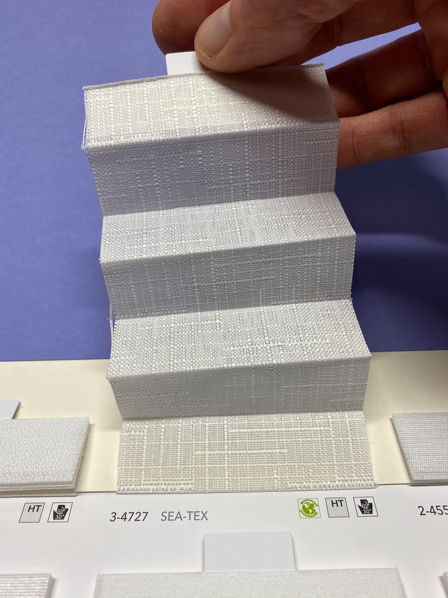MHZ Plissee Stoff Muster aus der Farbkarte "4 white classics" | Material: 50 % ReOcPI / 50 % PES