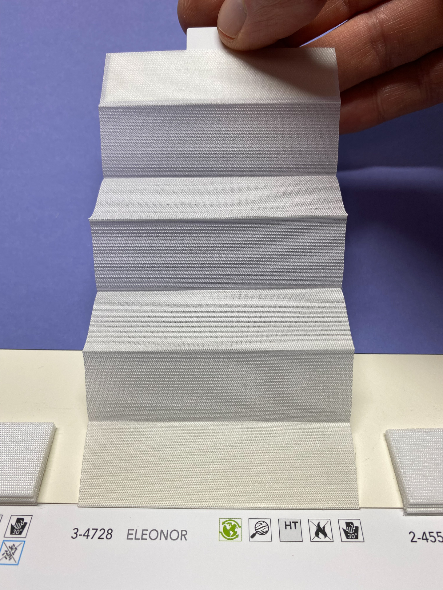 MHZ Plissee Stoff Muster aus der Farbkarte "4 white classics" | Material: 50 % RPES / 50 % PES