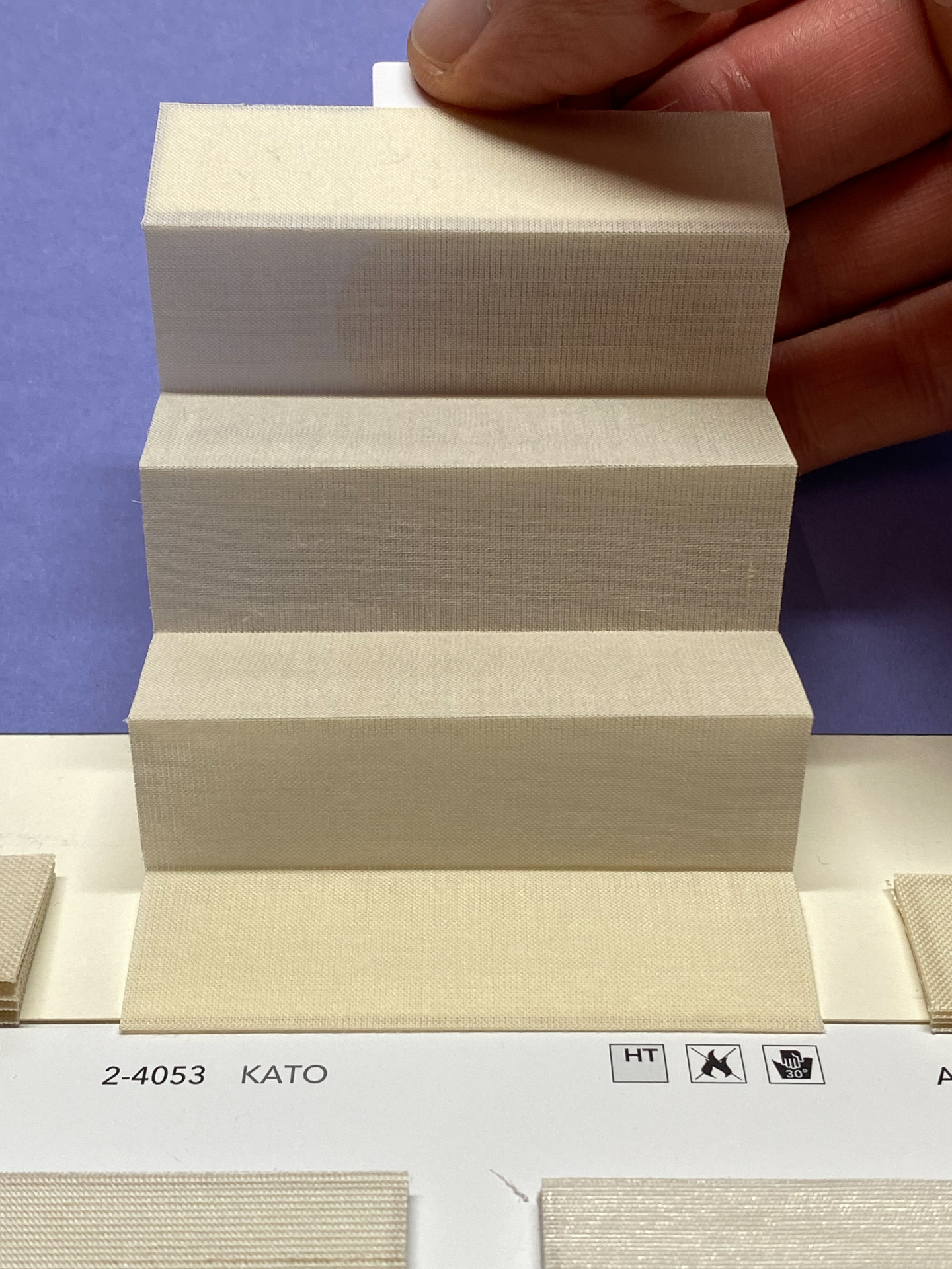 MHZ Plissee Stoff Muster aus der Farbkarte "8 Colors of EARTH" | Material: 100 % PES Trevira CS